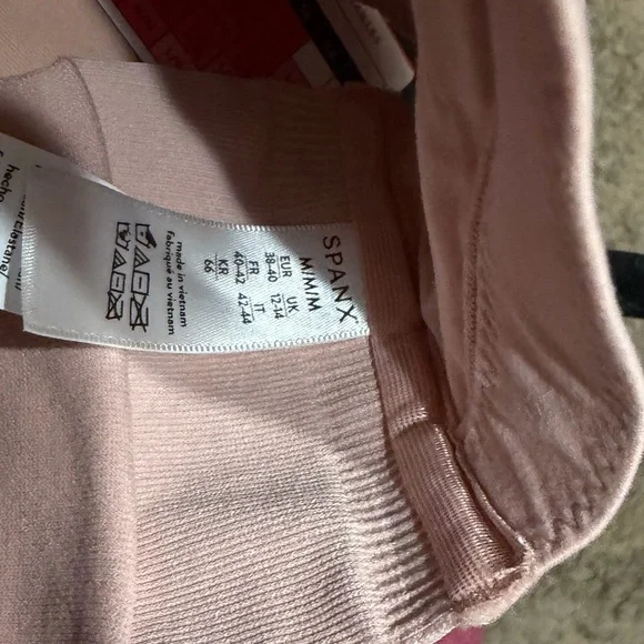 NWT Spanx lightly lined bralette in vintage rose - Picture 9 of 9
